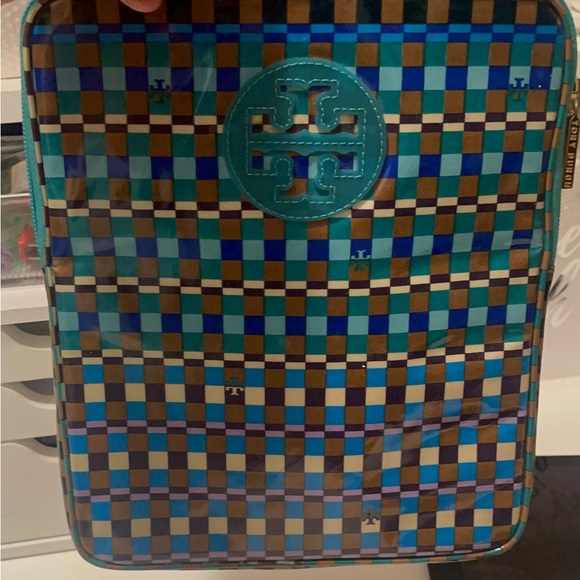 Tory Burch tablets holder protecting your iPads.chic and stylish - Picture 3 of 12